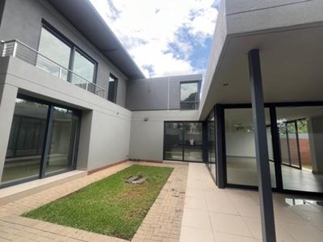 Townhouse for rent in Waterkloof, Gauteng