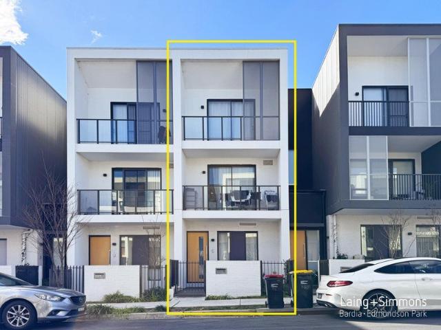 Townhouse for rent in Sydney, New South Wales