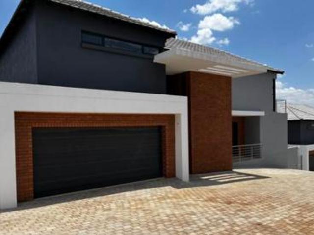 House for rent in Waterkloof, Gauteng