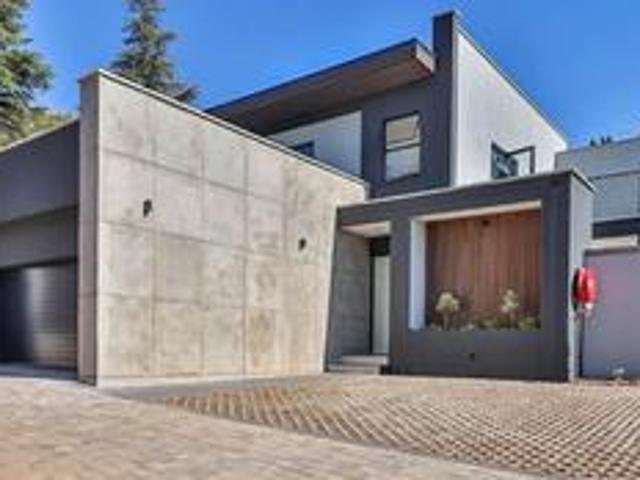 Townhouse for sale in Waterkloof, Gauteng