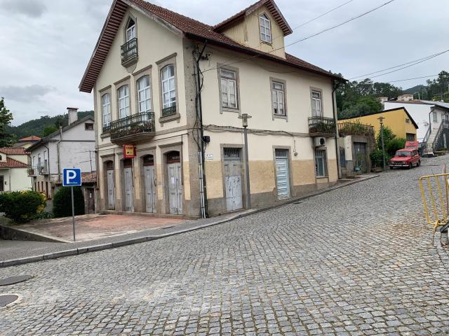 Casa venda em Bouro (Santa Maria), Amares