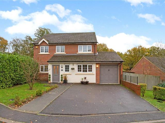 House for rent in Row Town, Surrey