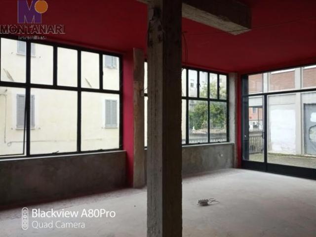 Locale Commerciale in affitto a Foligno, Umbria