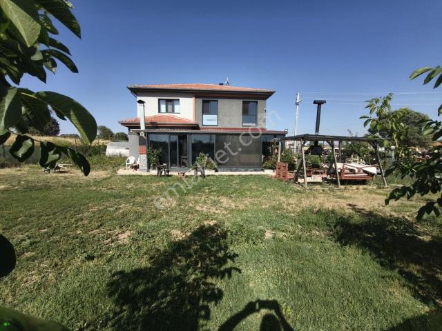 Banaz içerisinde satılık Villa