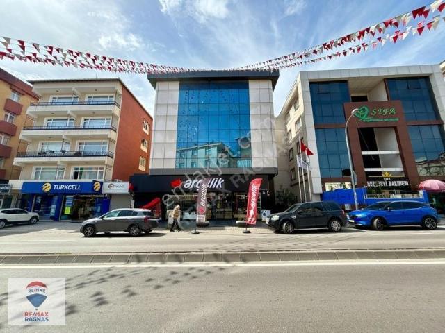 Ümraniye, İstanbul içerisinde kiralık Bina