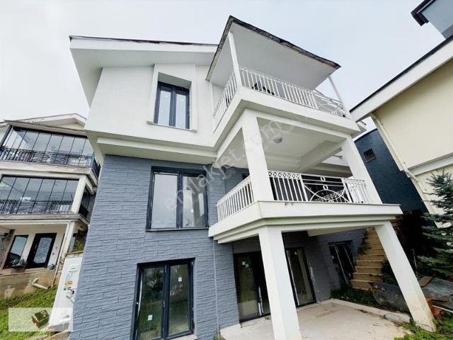 Taşlıçay Mahallesi, Gülyalı içerisinde satılık Villa