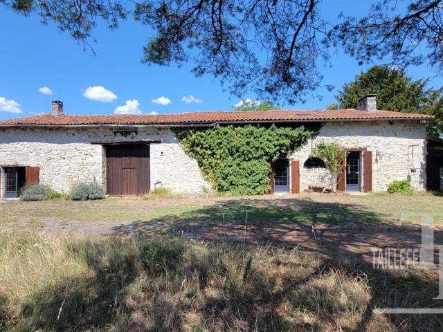 Maison vente à Nontron, Lussas-et-nontronneau