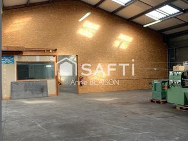 Local Commercial vente à Saint-Lô, Saint-lô