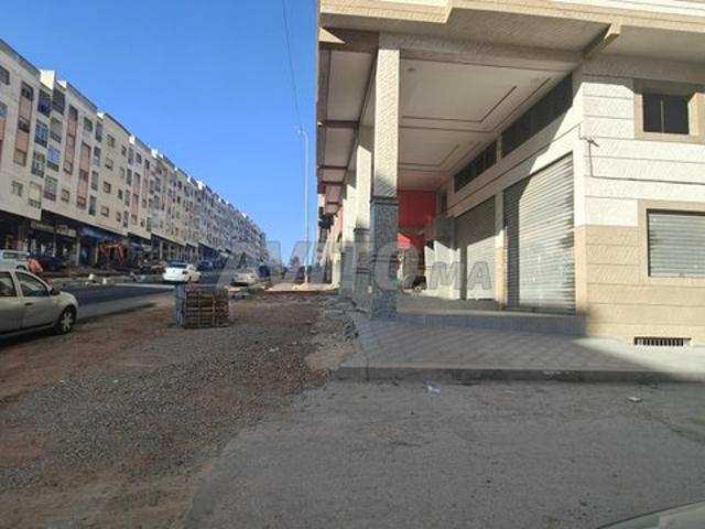 Local commercial location à Madagh