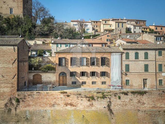 Locale Commerciale in vendita a Unione di comuni Valmarecchia, Santarcangelo Di