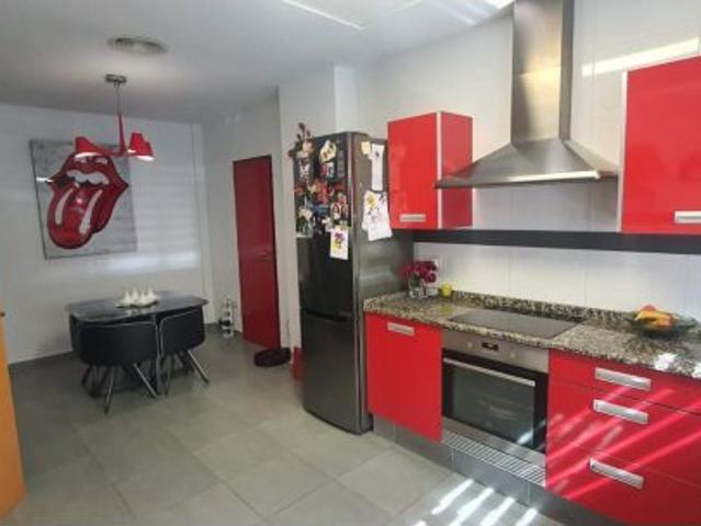 Casa en venta en Valencia De Las Torres, els Orriols