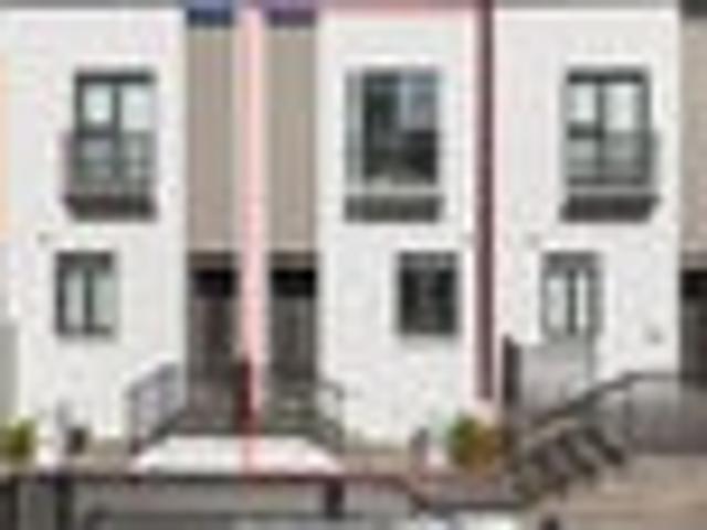 Townhouse for sale in Penrose, Oroua County