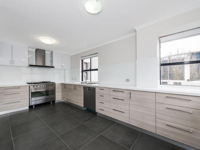 Apartment for rent in East Perth, Perth
