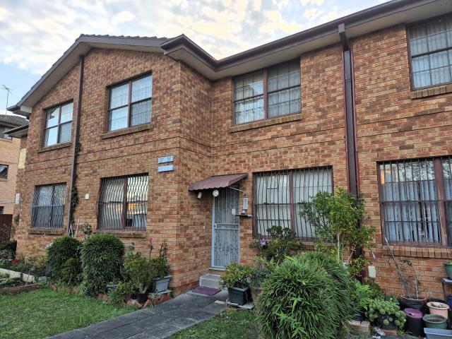 Townhouse for sale in Canley Vale