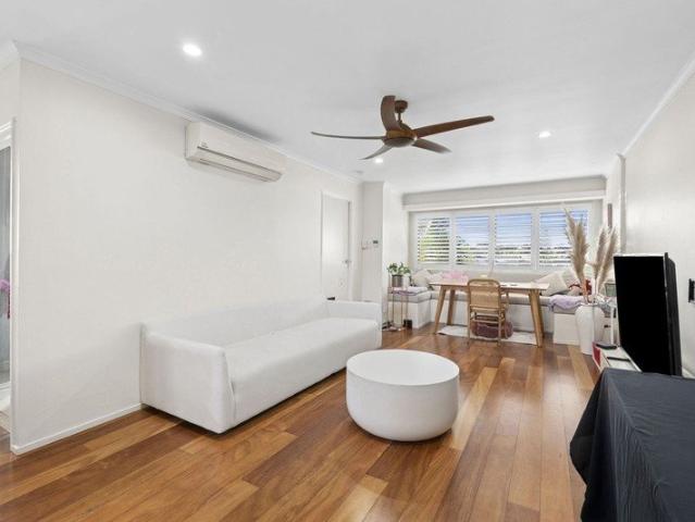 House for rent in Mermaid Waters, Gold Coast City
