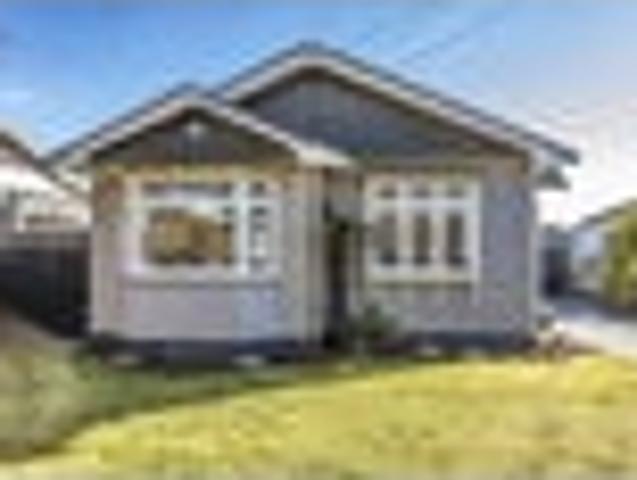 House for sale in Chaslands, Canterbury