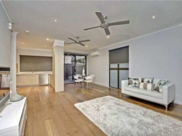 Apartment for rent in Camp Hill, Greater Brisbane