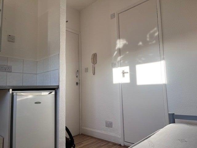 Studio for rent in Yiewsley, Greater London