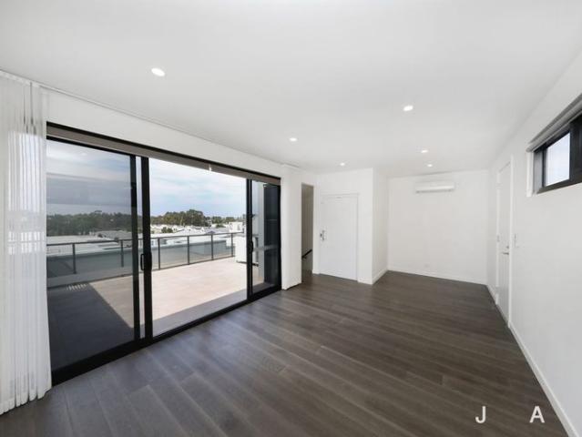 Townhouse for rent in Camerons Creek, Victoria