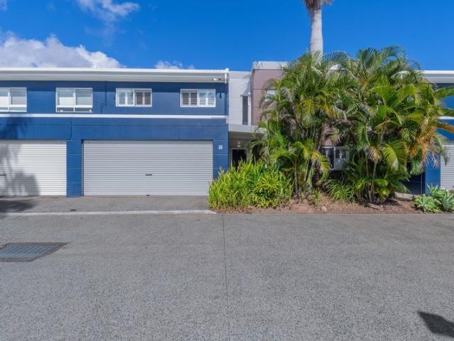 Townhouse for sale in Cannonvale, Queensland