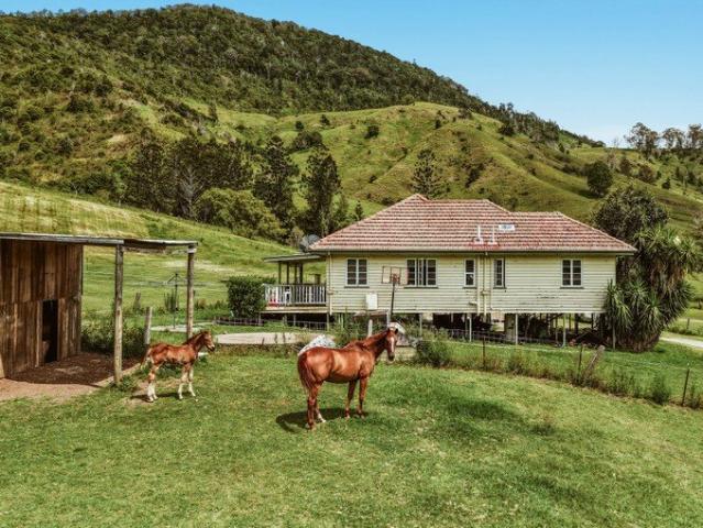 Cottage for sale in Illinbah, Queensland