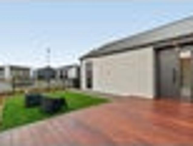 House for sale in Chaslands, Canterbury