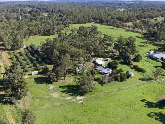 Cottage for sale in Gidgegannup, Western Australia