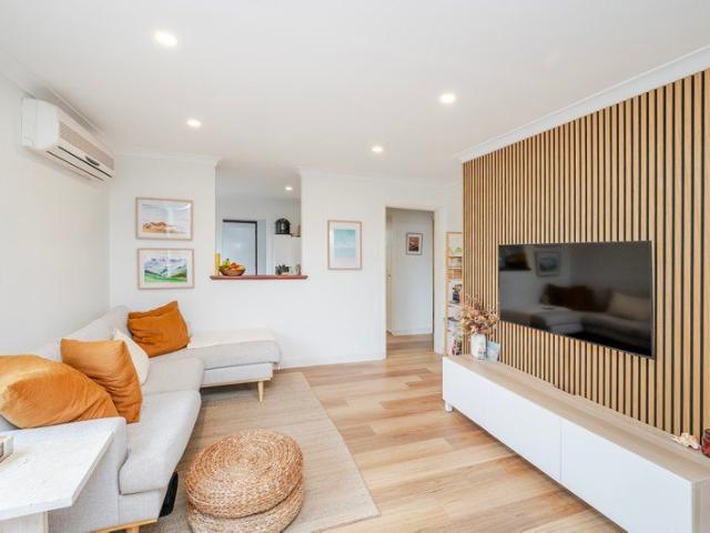 Villa for sale in Como, Western Australia