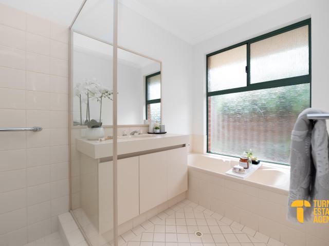 House for sale in Ardross, City of Melville