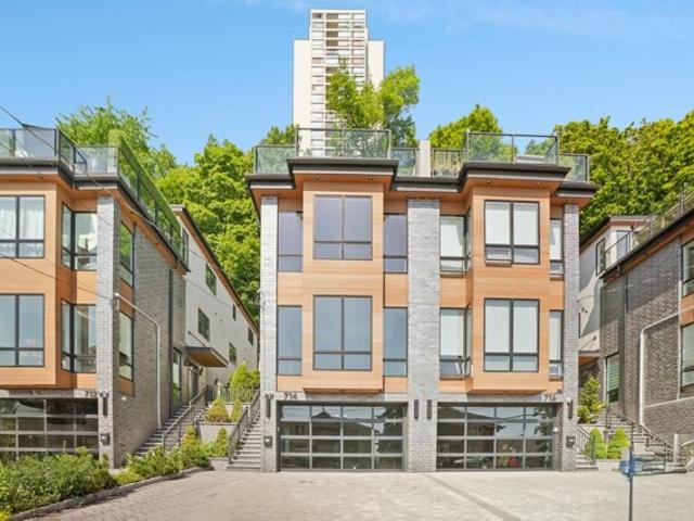 House for sale in Edgewater, New Jersey