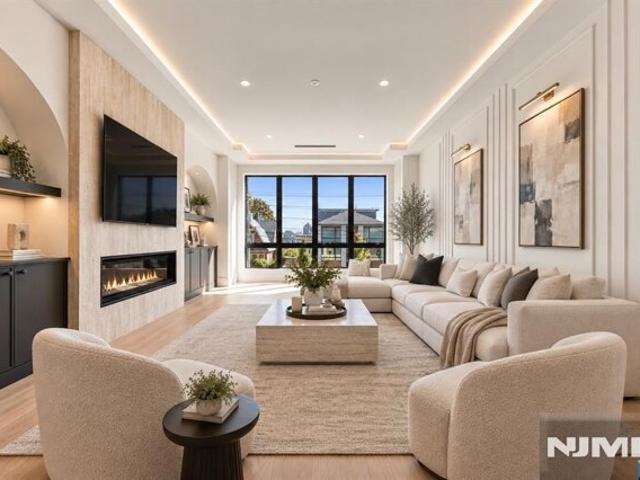 House for sale in Edgewater, Bergen County