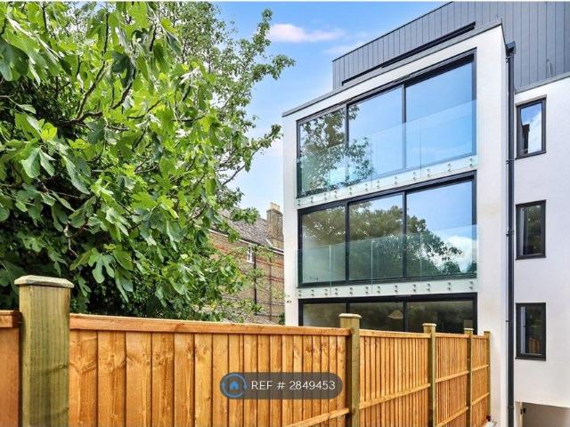 Apartment for rent in Dulwich, Isle Of Man