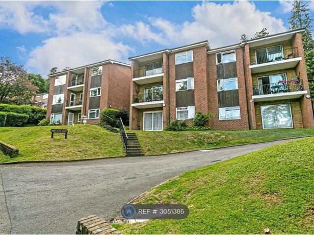 Apartment for rent in Caterham Valley, Hillview