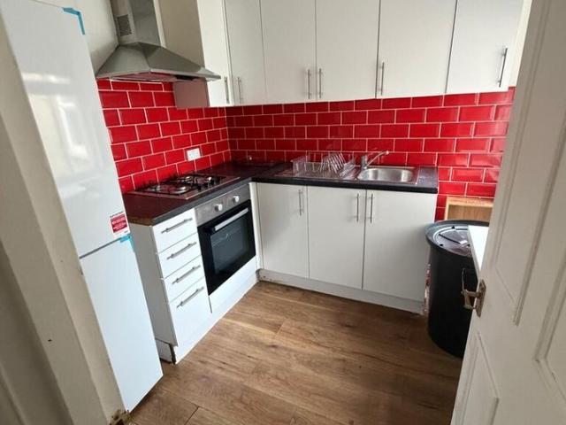 Apartment for rent in Furzedown, Greater London