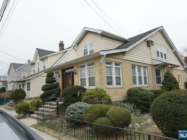 Duplex for sale in Fairview