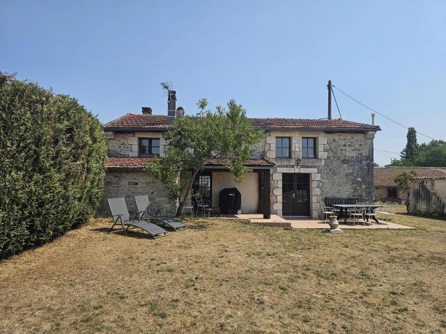 Maison vente à Confolens, Nieuil