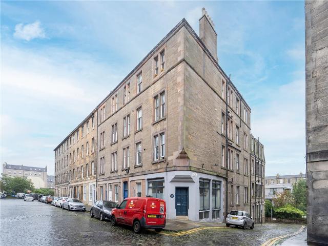 Apartment for rent in Broughton, Scotland