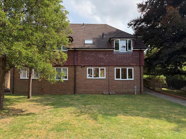 Apartment for rent in Fole, Surrey