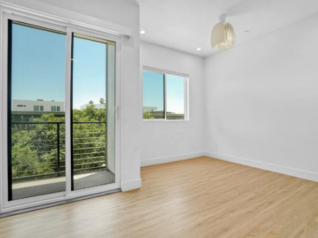 Room for rent in Canoga Park, California