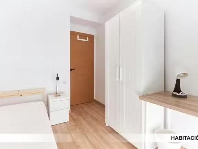 Casa en alquiler en Cruz Roja-Capuchinos, Sevilla