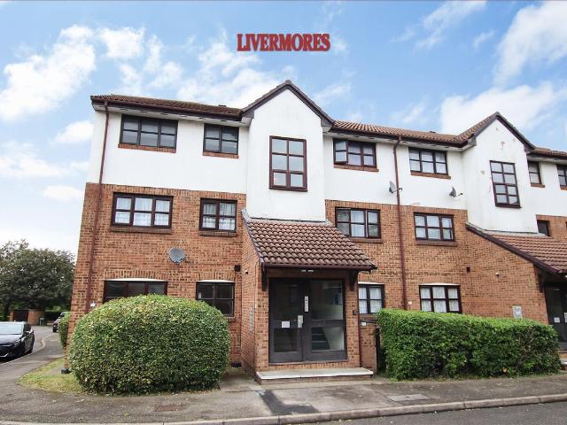 Apartment for rent in Worcester Park Estate, Monks Orchard