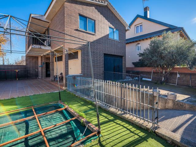 Villa en venta en Madrid, Cortes