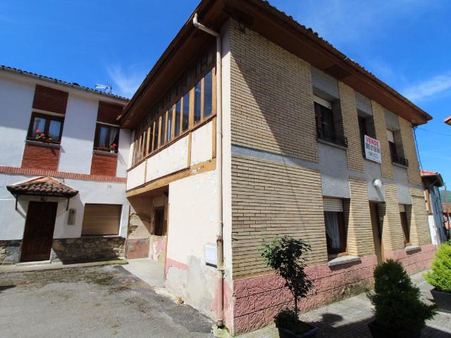 Casa en venta en La Pola Vieya / Pola del Pino, Aller