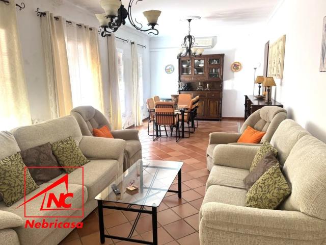Casa en venta en Lebrija, Andalucía