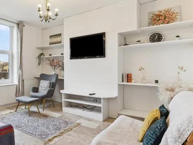 Apartment for rent in Stockwell, Greater London