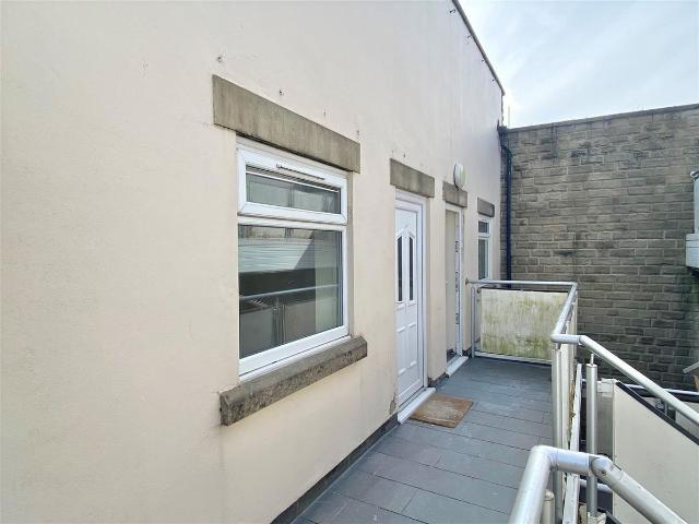 Apartment for rent in Charlesworth, East Midlands