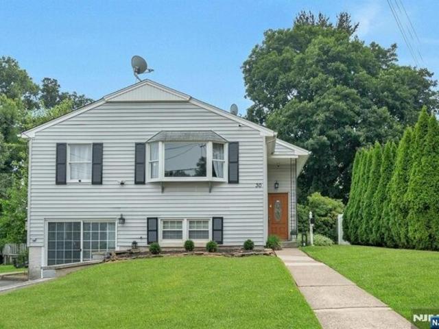 House for sale in Hawthorne