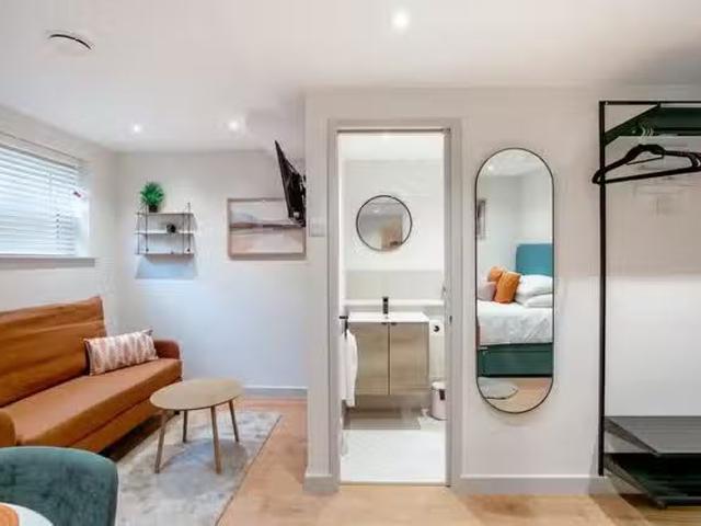 Apartment for rent in Vinters Park, Midway