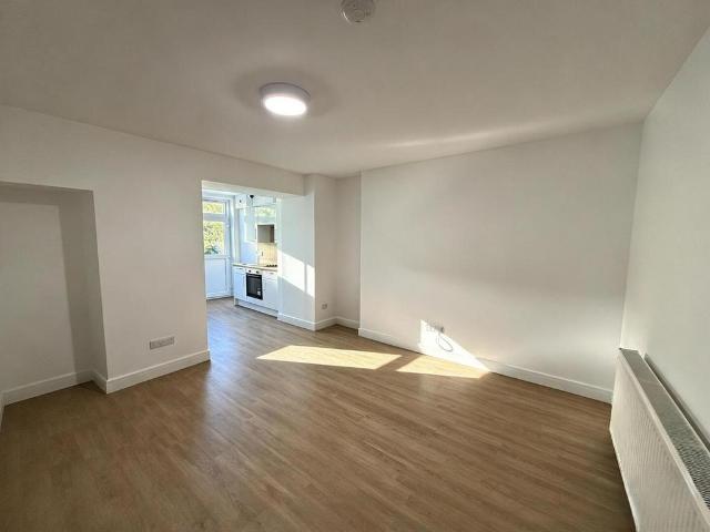 Apartment for rent in Upton, Torquay