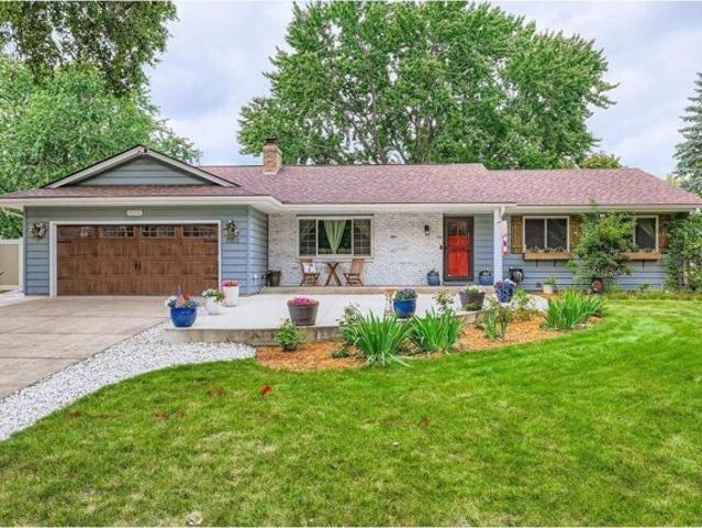 House for sale in Maple Grove House for sale in Maple Grove
